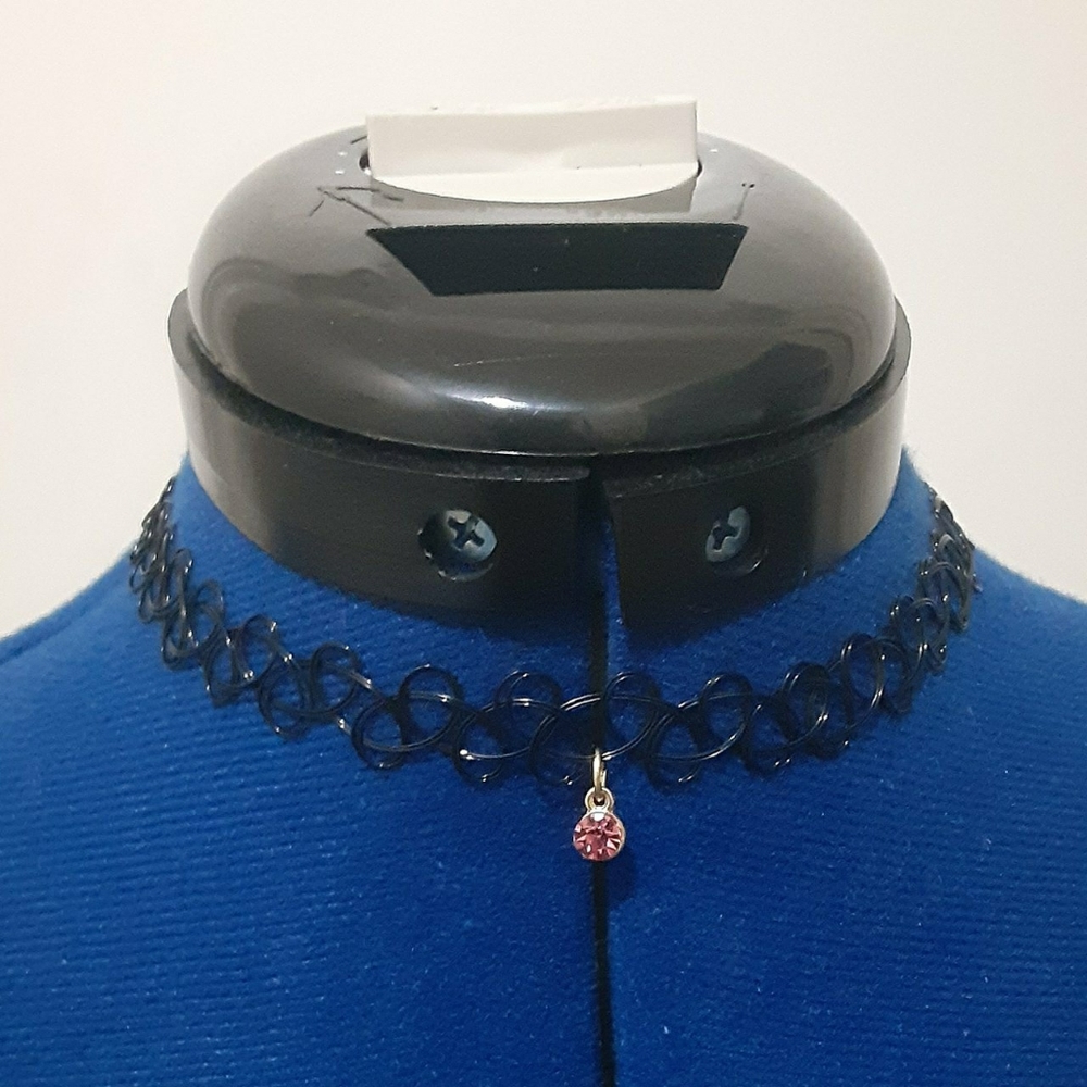 Varies Chokers